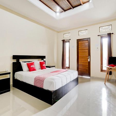 Oyo 90711 Blembong Homestay 金巴兰 外观 照片