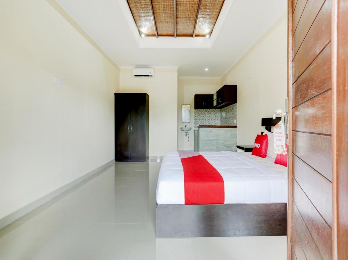 Oyo 90711 Blembong Homestay 金巴兰 外观 照片