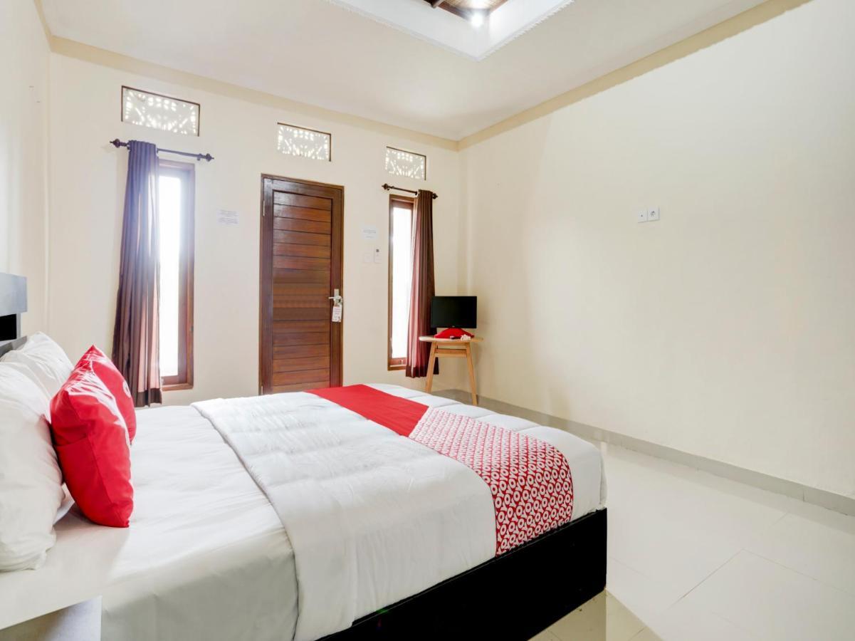Oyo 90711 Blembong Homestay 金巴兰 外观 照片